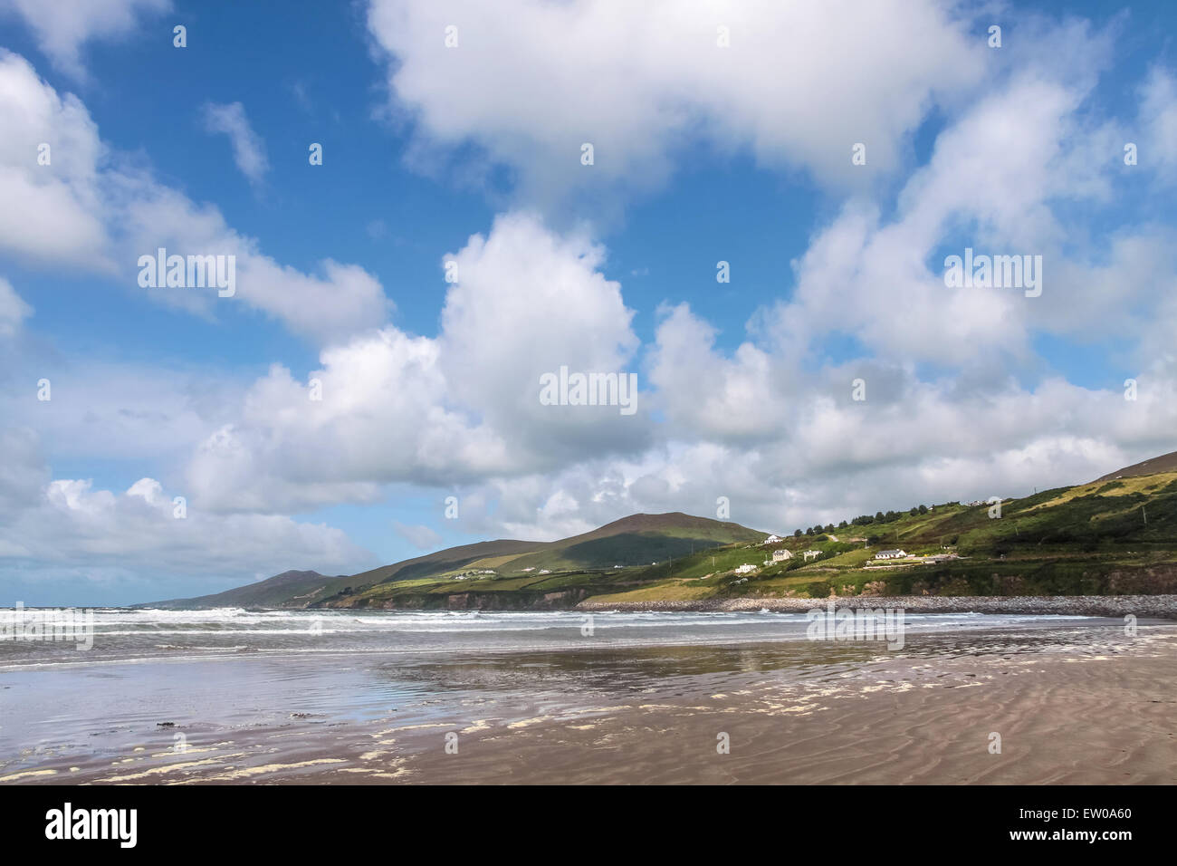Giornate di sole sulla spiaggia di pollice Beach, Iveragh Peninsula, nella contea di Kerry, Irlanda Foto Stock