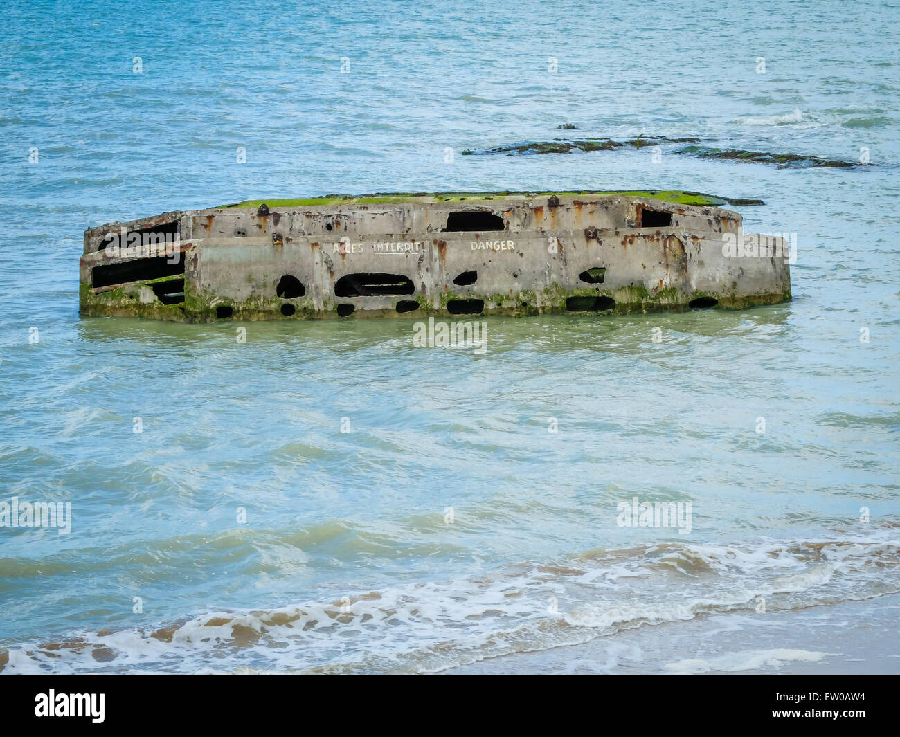 Resti del porto artificiale Mulberry costruito dagli alleati di Arromanches, Normandia, Francia prima della Debarquement del D-Day Foto Stock