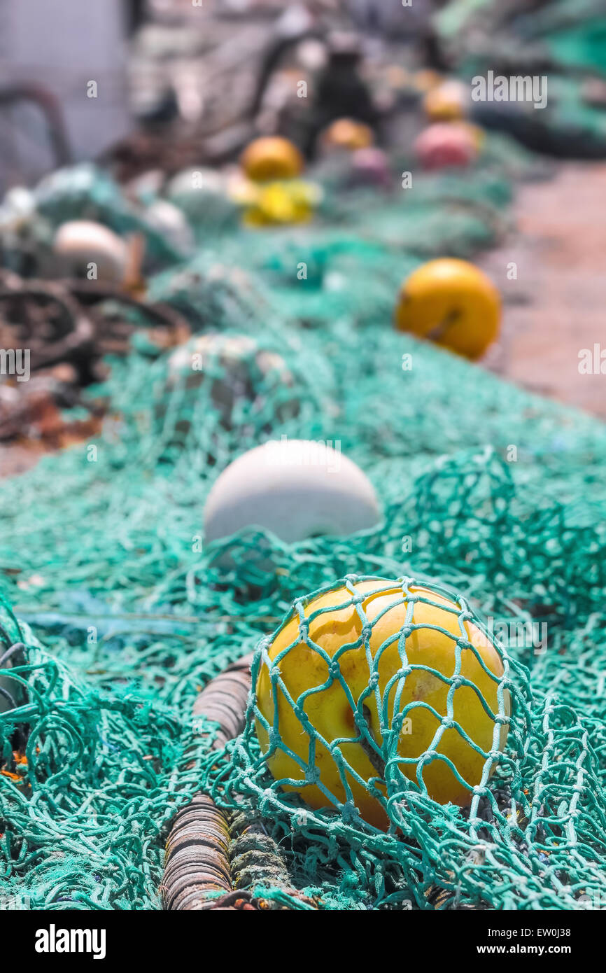 Le reti da pesca e di boe nel porto di Dingle, nella contea di Kerry, Irlanda Foto Stock