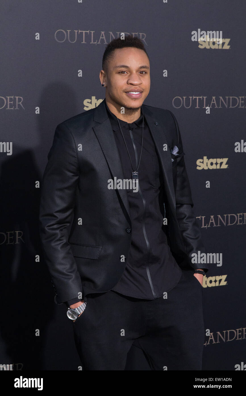 A metà stagione New York premiere di 'Outlander' al Teatro Ziegfeld - tappeto rosso arrivi con: Rotimi Akinosho dove: New York City, Stati Uniti quando: 01 Apr 2015 C Foto Stock