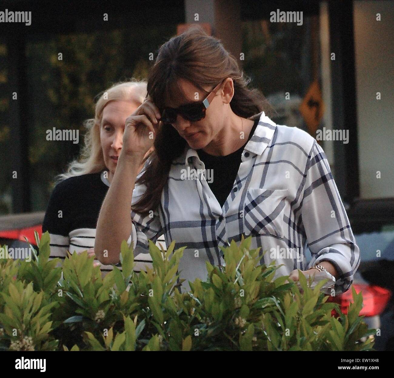 Jennifer Garner va al Sushi SugarFish la Domenica di Pasqua con gli amici con: Jennifer Garner dove: Los Angeles, California, Stati Uniti quando: 06 Apr 2015 C Foto Stock