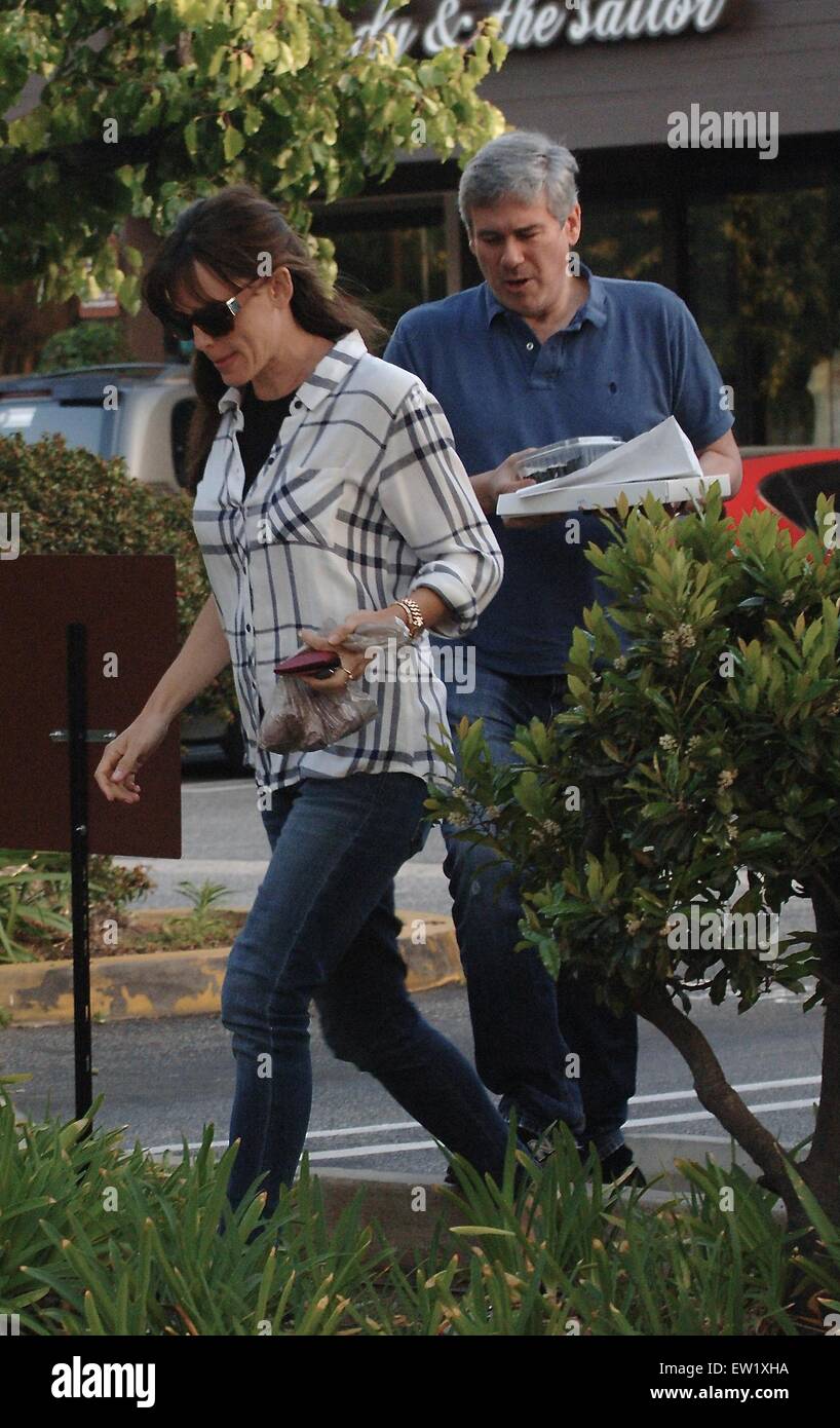 Jennifer Garner va al Sushi SugarFish la Domenica di Pasqua con gli amici con: Jennifer Garner dove: Los Angeles, California, Stati Uniti quando: 06 Apr 2015 C Foto Stock