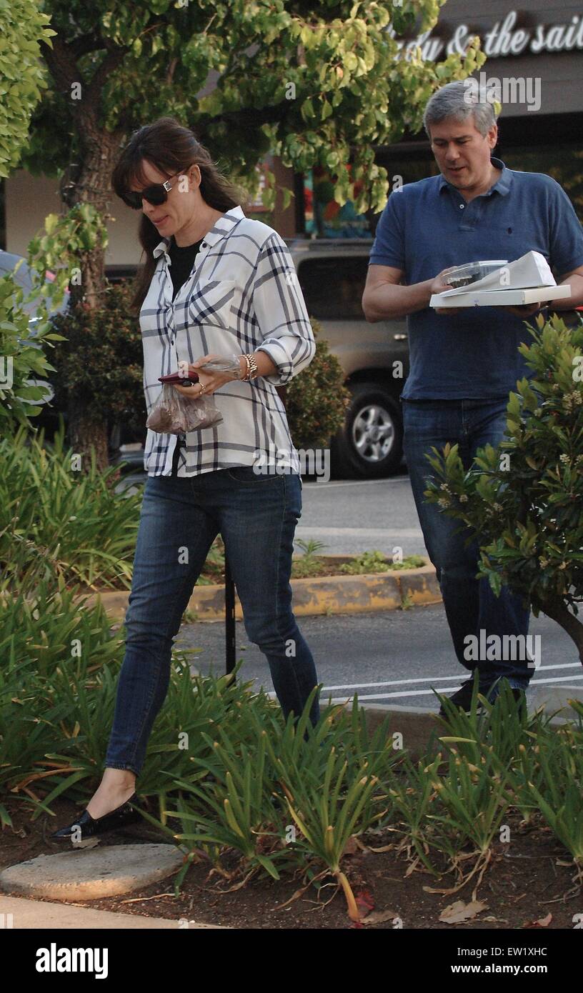 Jennifer Garner va al Sushi SugarFish la Domenica di Pasqua con gli amici con: Jennifer Garner dove: Los Angeles, California, Stati Uniti quando: 06 Apr 2015 C Foto Stock