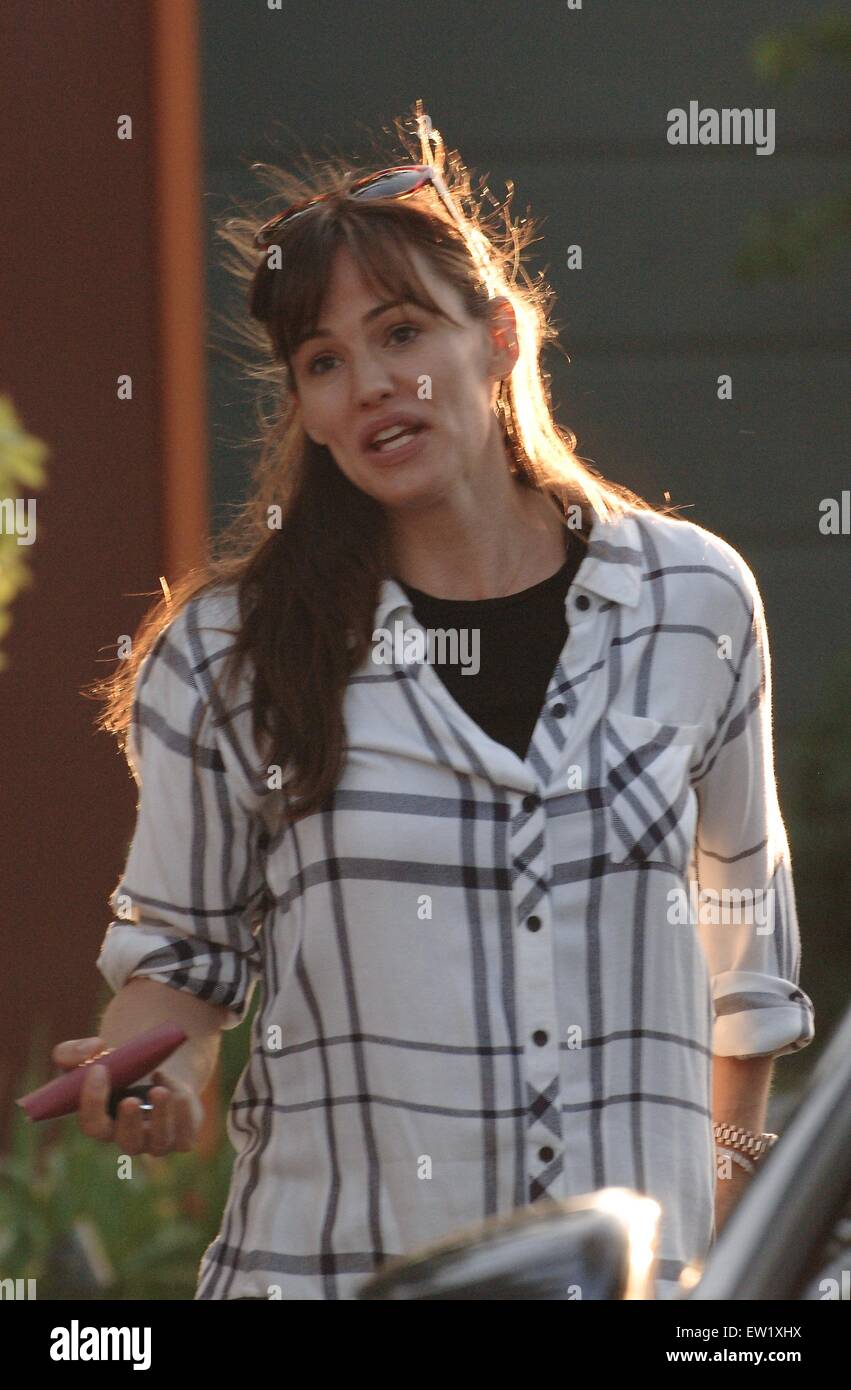 Jennifer Garner va al Sushi SugarFish la Domenica di Pasqua con gli amici con: Jennifer Garner dove: Los Angeles, California, Stati Uniti quando: 06 Apr 2015 C Foto Stock