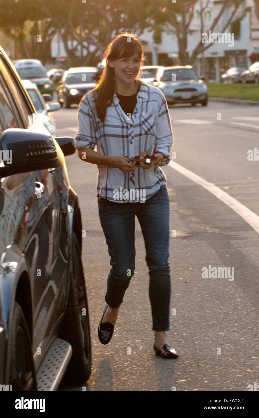 Jennifer Garner va al Sushi SugarFish la Domenica di Pasqua con gli amici con: Jennifer Garner dove: Los Angeles, California, Stati Uniti quando: 06 Apr 2015 C Foto Stock