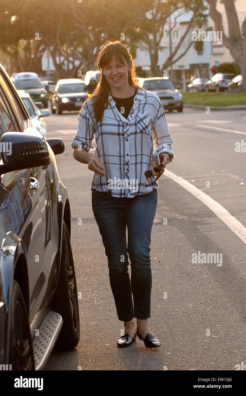 Jennifer Garner va al Sushi SugarFish la Domenica di Pasqua con gli amici con: Jennifer Garner dove: Los Angeles, California, Stati Uniti quando: 06 Apr 2015 C Foto Stock