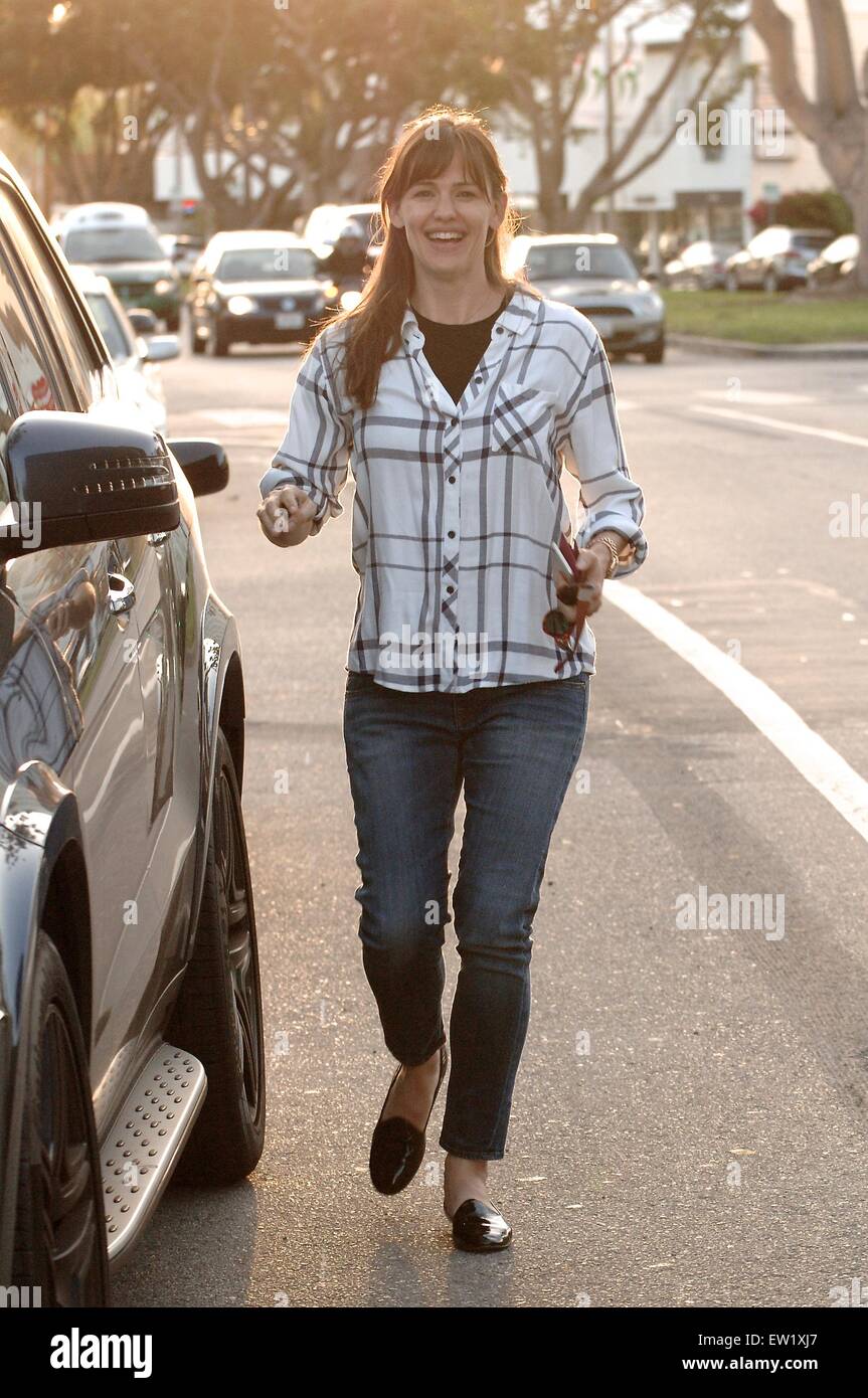 Jennifer Garner va al Sushi SugarFish la Domenica di Pasqua con gli amici con: Jennifer Garner dove: Los Angeles, California, Stati Uniti quando: 06 Apr 2015 C Foto Stock