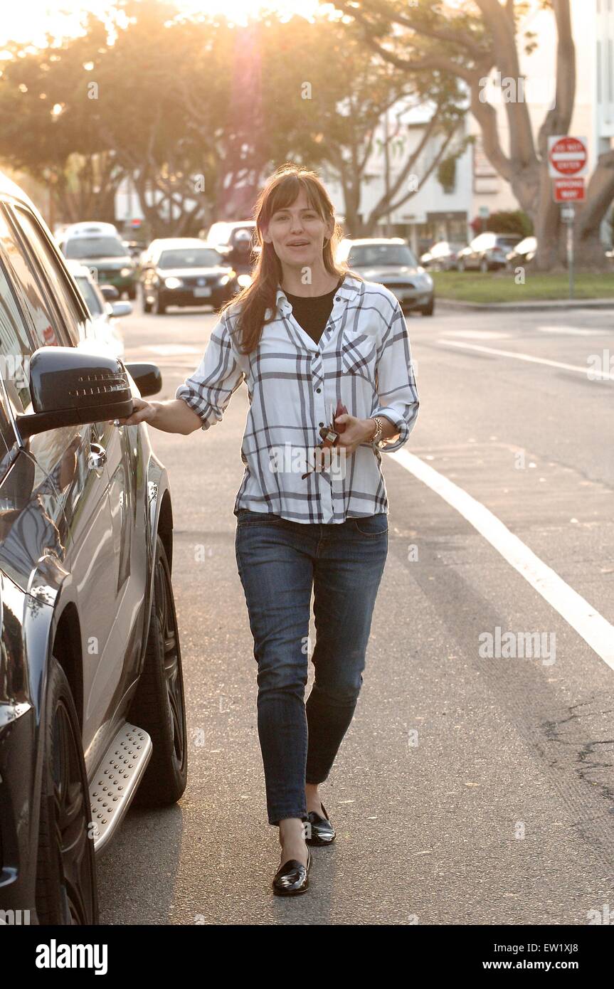 Jennifer Garner va al Sushi SugarFish la Domenica di Pasqua con gli amici con: Jennifer Garner dove: Los Angeles, California, Stati Uniti quando: 06 Apr 2015 C Foto Stock