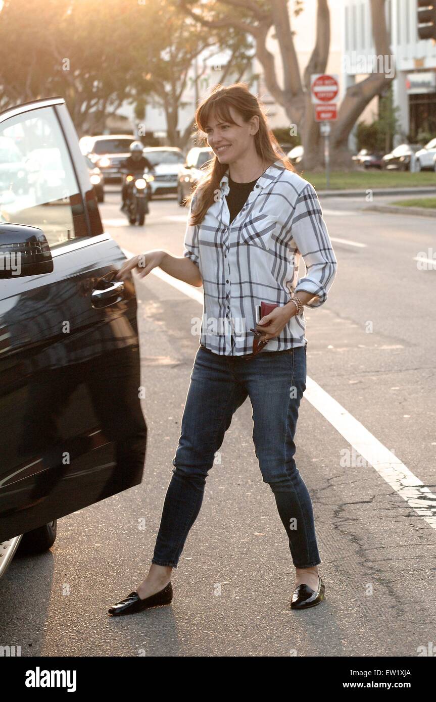 Jennifer Garner va al Sushi SugarFish la Domenica di Pasqua con gli amici con: Jennifer Garner dove: Los Angeles, California, Stati Uniti quando: 06 Apr 2015 C Foto Stock
