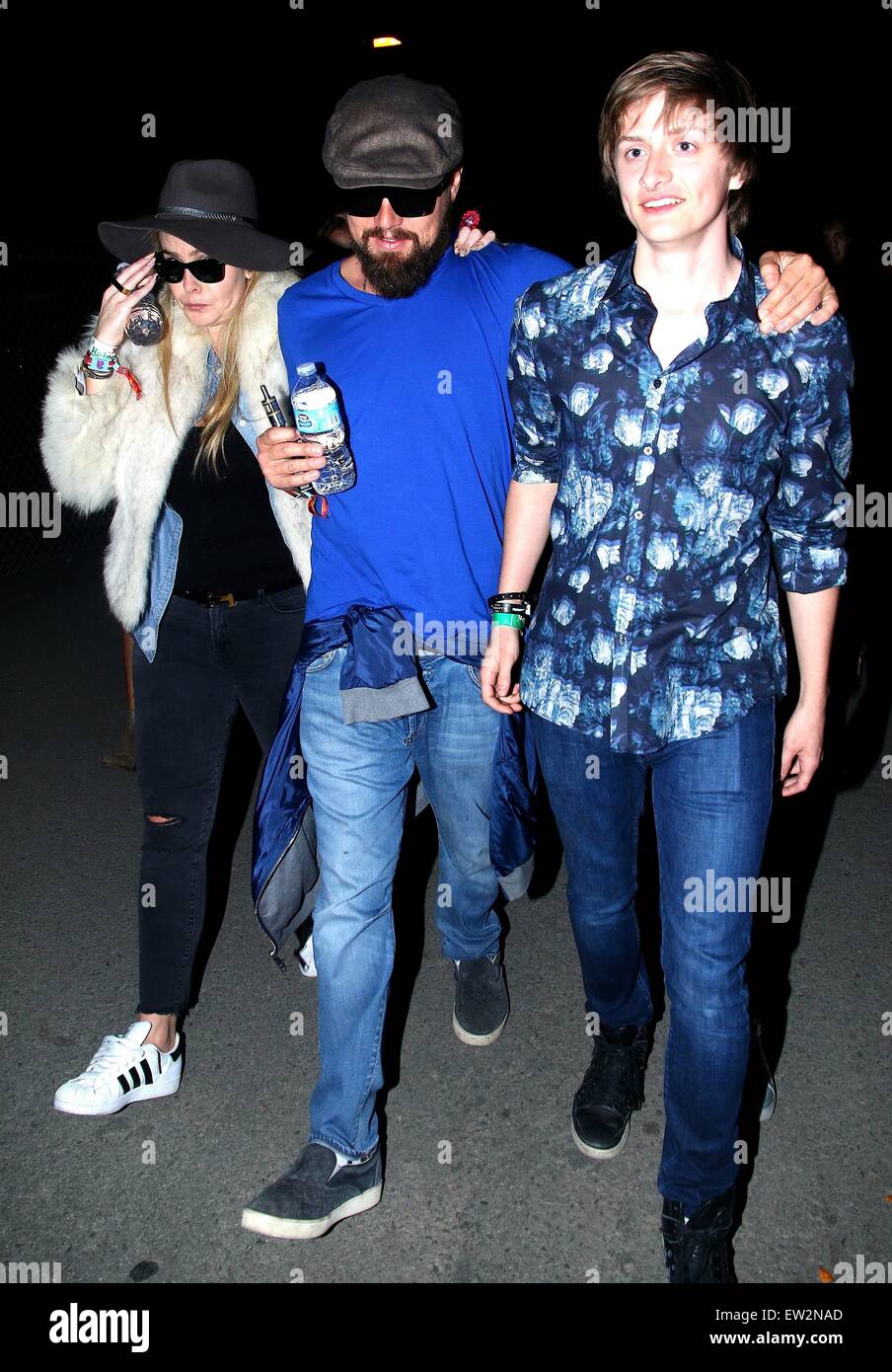 Coachella 2015 - Settimana 1 - Giorno 1 - Celebrity avvistamenti e spettacoli. Un barbuto pesantemente Leonardo DiCaprio era spotting tenendo una penna vape dotate: Leonardo DiCaprio dove: Los Angeles, California, Stati Uniti quando: 11 Apr 2015 C Foto Stock