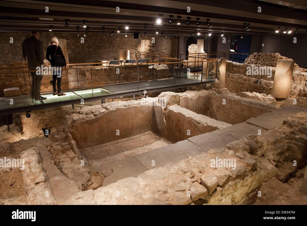 Spagna, Barcellona, Museo Storico della città (MUHBA), i pesci grandi serbatoi, antico romano pesce salato e garum fabbrica, III secolo D.C. Foto Stock