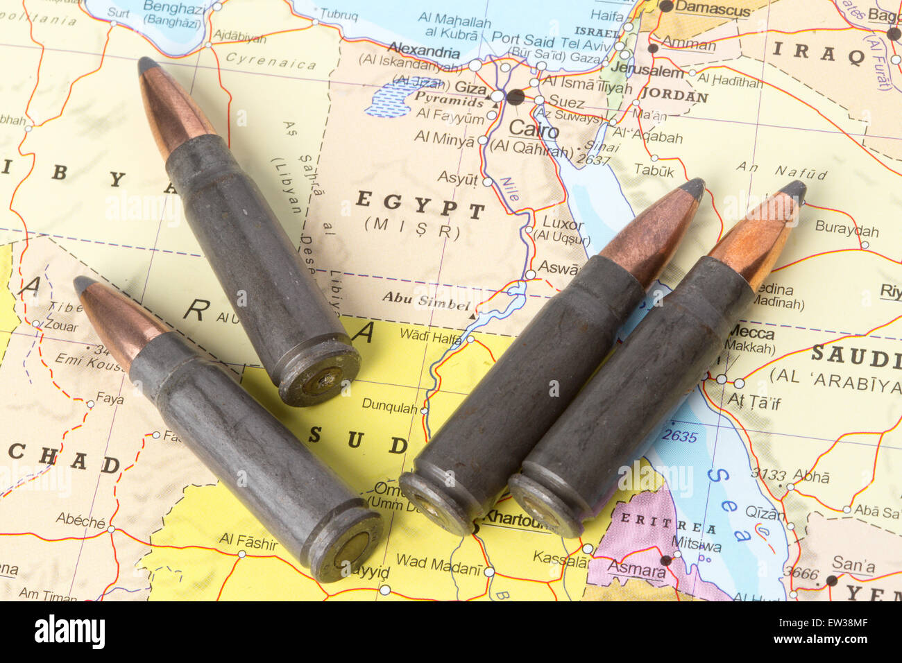 Quattro punti sulla mappa geografica dell'Egitto. Immagine concettuale per la guerra, conflitti e violenza. Foto Stock