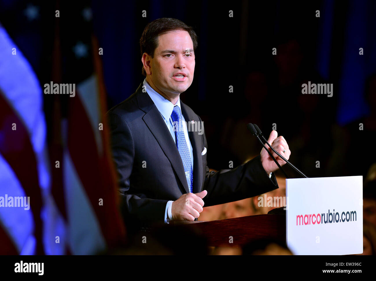 Il repubblicano Florida U.S. Il senatore Marco Rubio parla come egli annuncia la sua candidatura per il repubblicano nomina presidenziale durante un evento presso la Torre di libertà. Rubio è uno dei tre candidati Repubblicani per annunciare i piani di esecuzione contro il Challenger democratica per la Casa Bianca in 2016. Dotato di: Marco Rubio dove: Miami, Florida, Stati Uniti quando: 13 Apr 2015 C Foto Stock