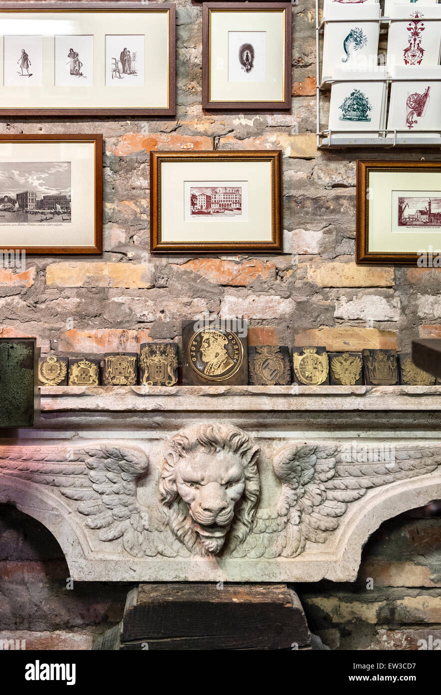 Venezia, Italia. Il vecchio stile tradizionale negozio di stampa di Gianni Basso, stampante (stampatore) in Cannaregio Foto Stock