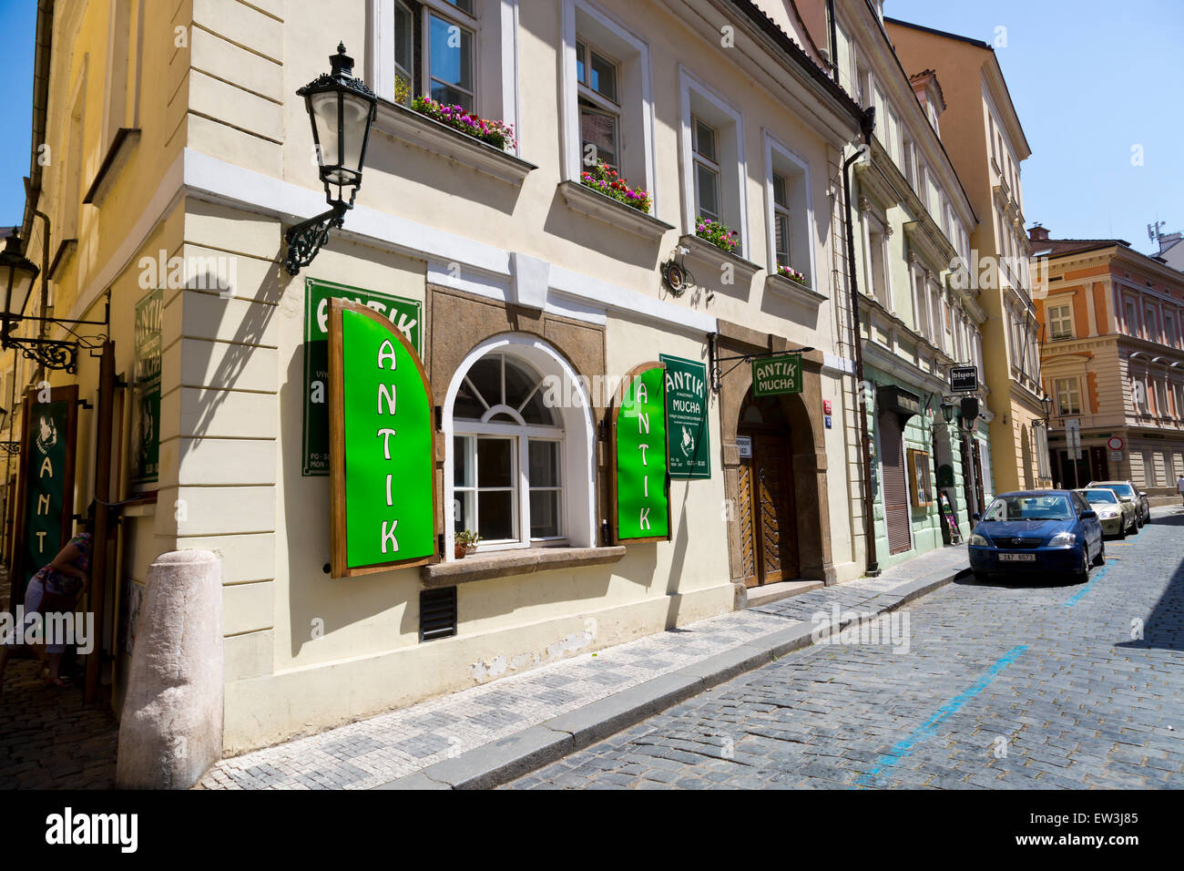 Tipica facciata esterna a Praga, Cechia Foto Stock