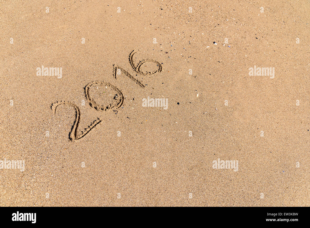 Anno 2016 Scritta sulla spiaggia di sabbia Foto Stock