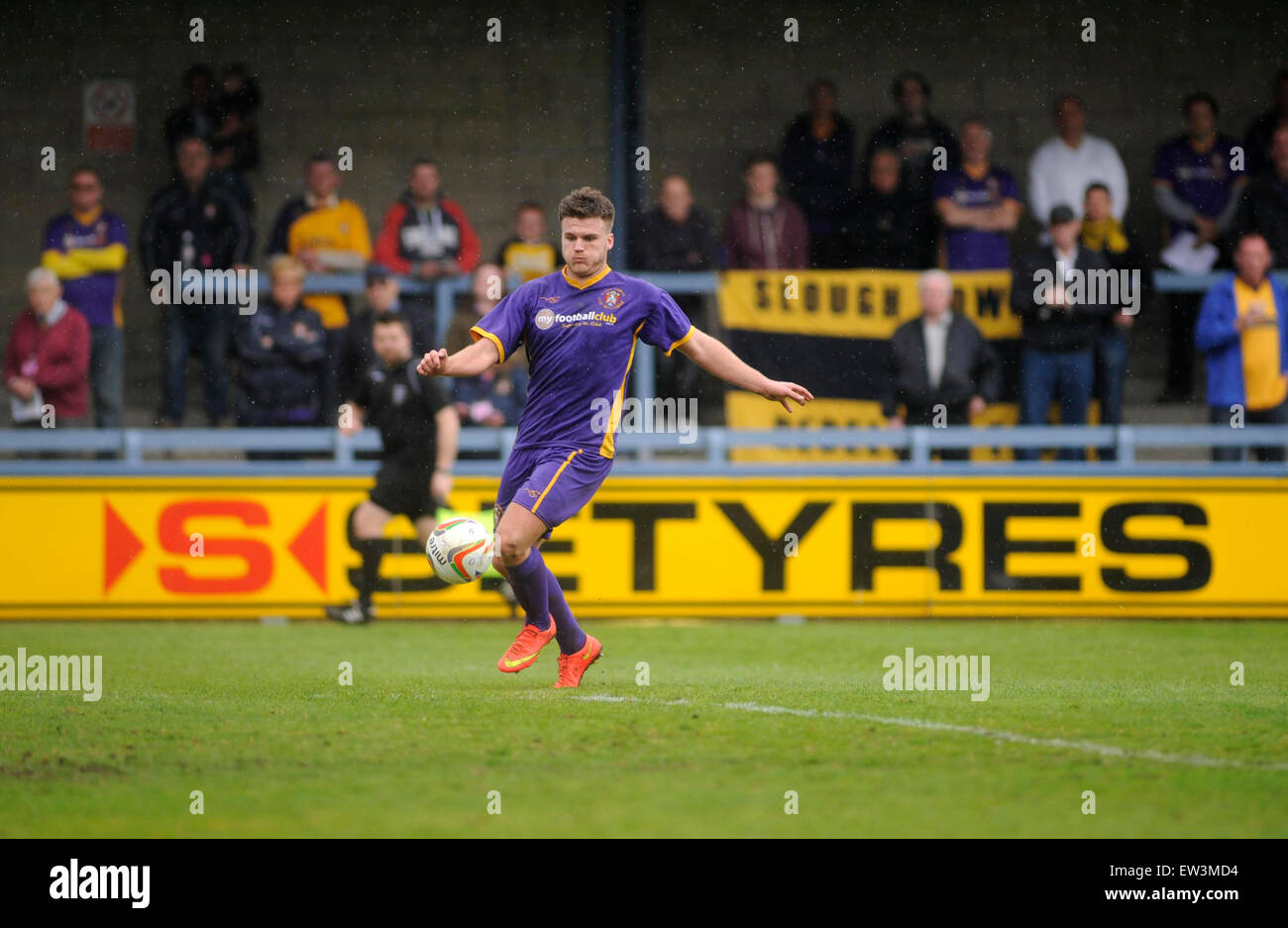 Dorchester, Inghilterra. Xxv Aprile 2015. Azione dalla partita finale del Evo Stick Southern League Premier Division stagione betwe Foto Stock