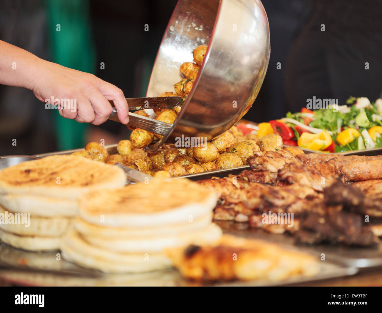 Stallo a buffet con cibo Foto Stock