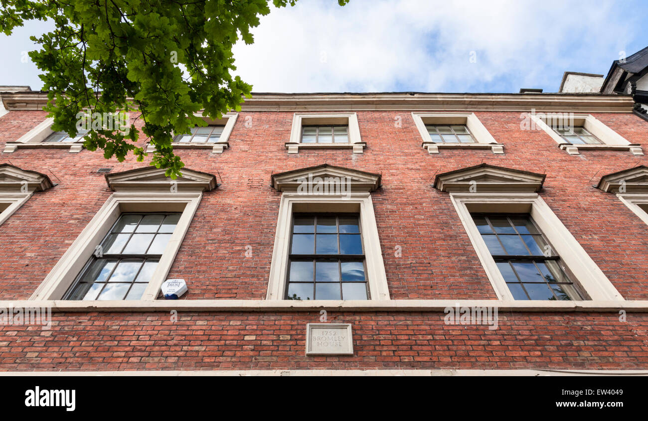 Bromley House, un edificio del xviii secolo Georgian town house, costruita nel 1752, occupata dalla Nottingham biblioteca Abbonamento. Nottingham, Inghilterra, Regno Unito Foto Stock