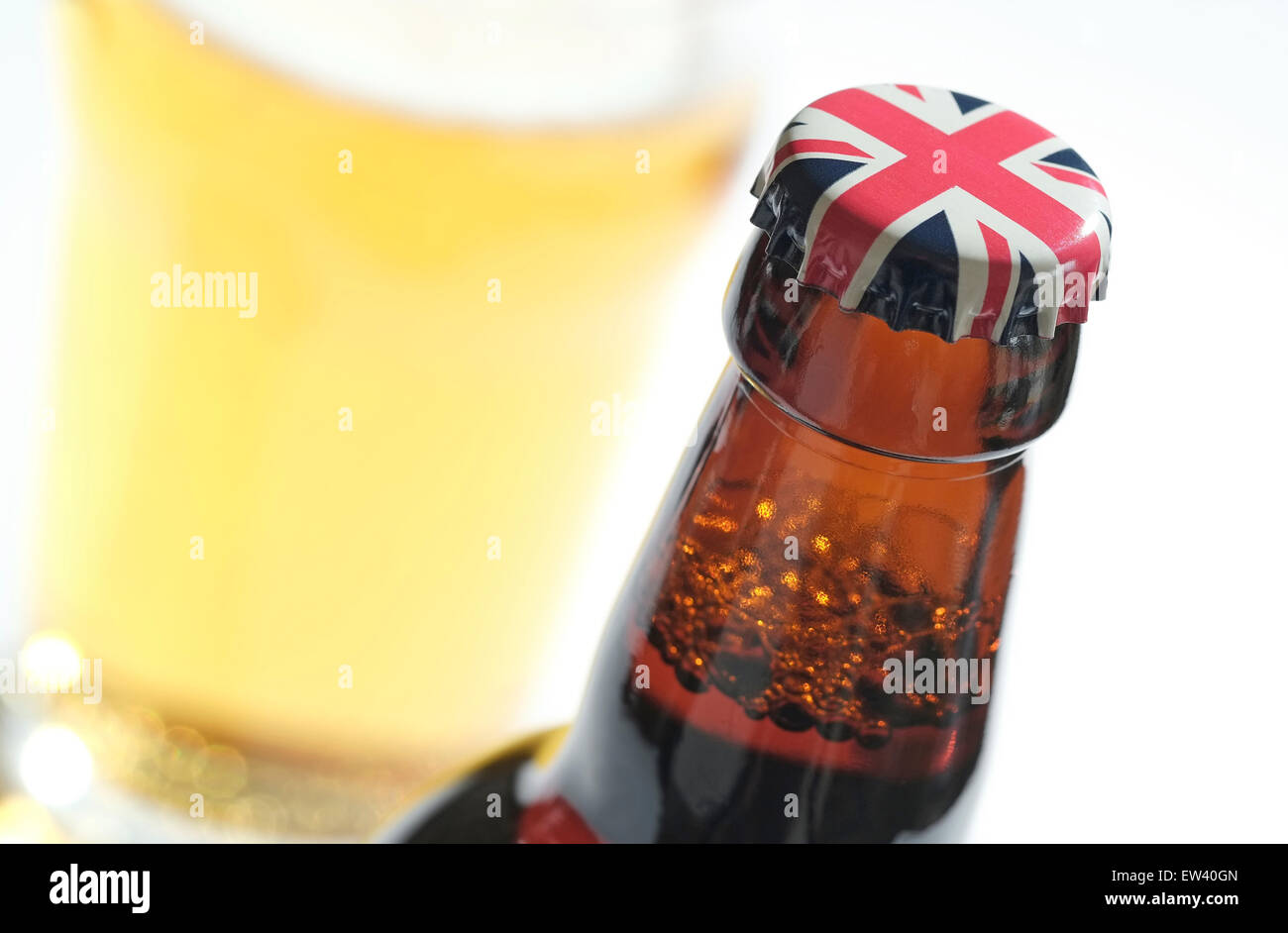 British realizzato le bottiglie di birra con union jack flag bottiglia top Foto Stock