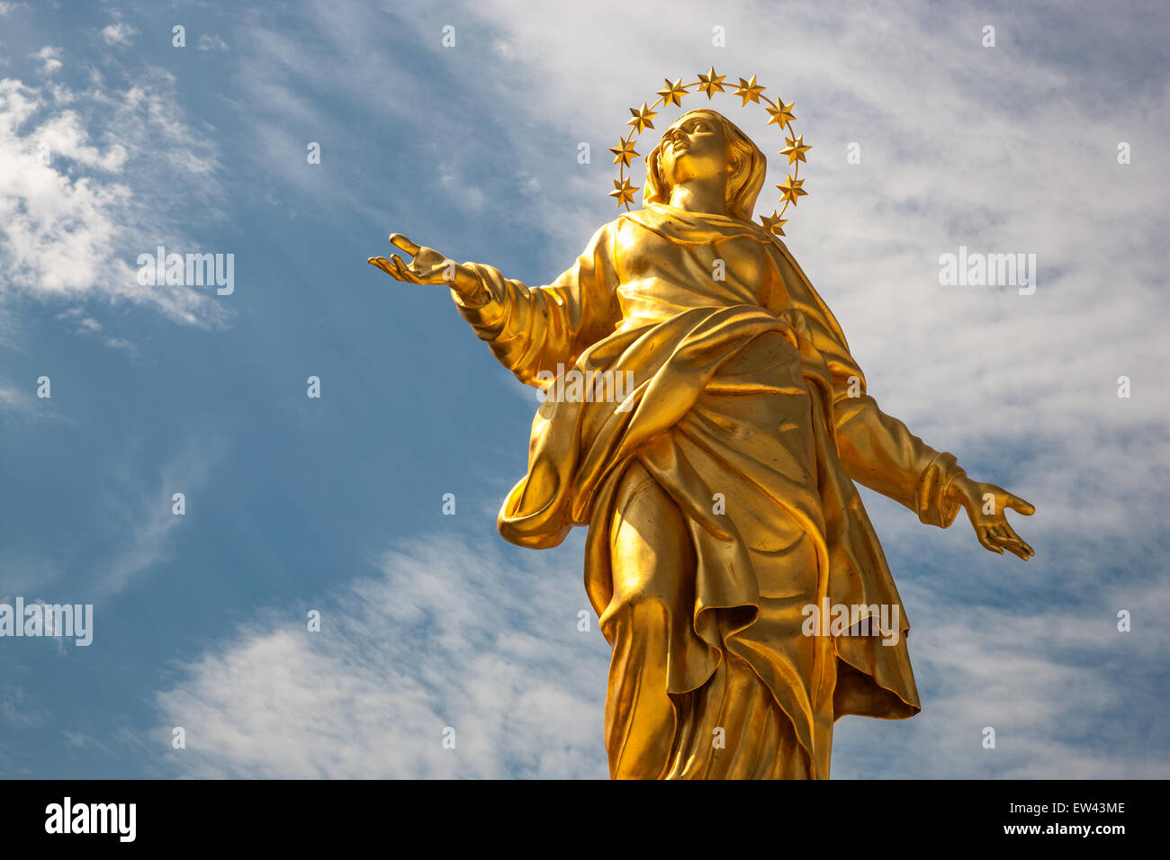 Milano Duomo , Madonna, cattedrale, chiesa, statua, oro, religione, italiano, Foto Stock
