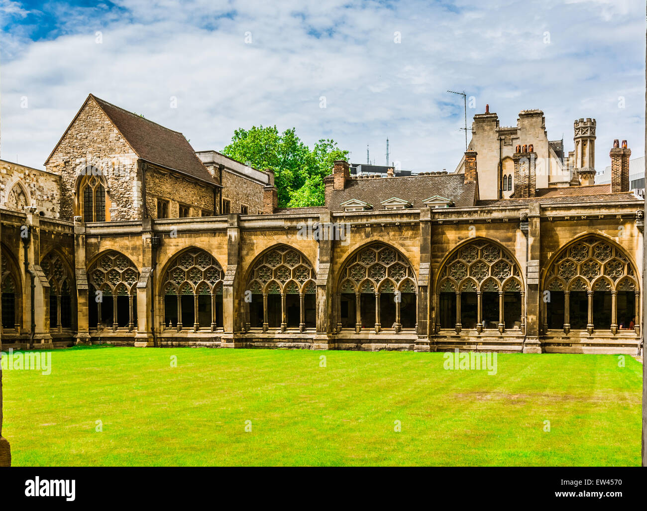 Il cortile interno di Westminster Abbey mediante i chiostri Foto Stock