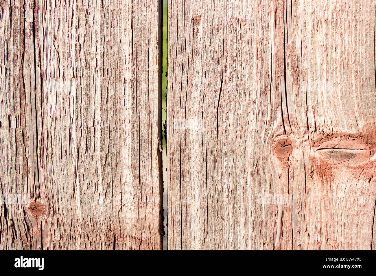 Rustico fienile spiovente Sfondo legno con nodi e fori dei chiodi Foto Stock