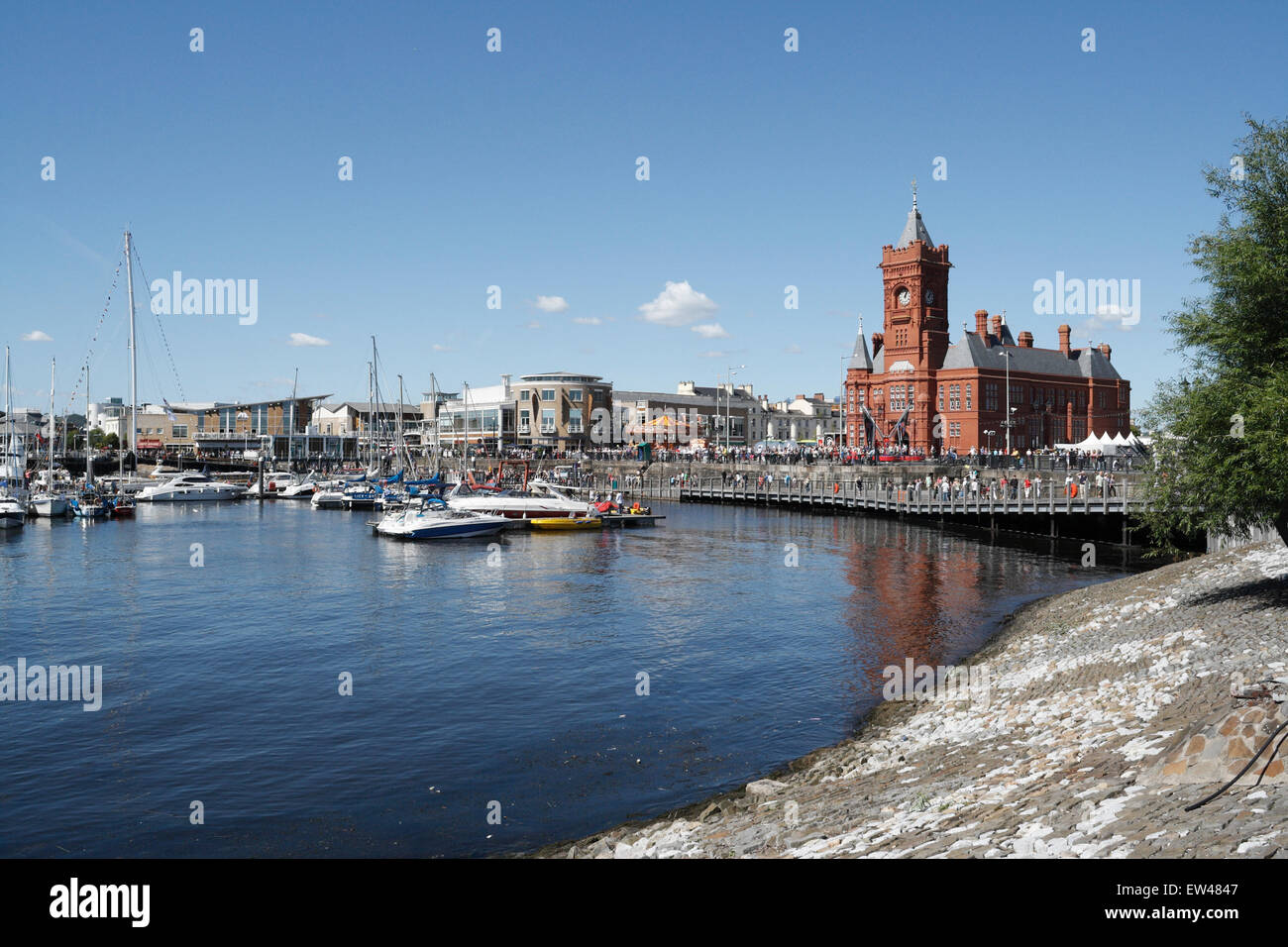 Cardiff Bay Waterfront Wales UK, edificio Pierhead skyline Cityscape Foto Stock