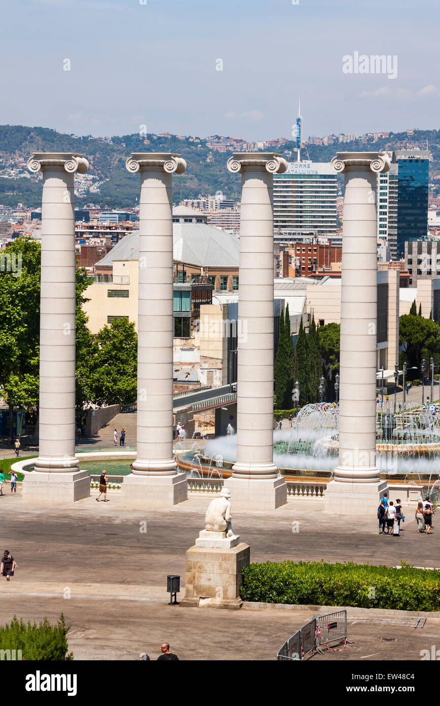 Le quattro colonne vista dal Montjuic, Barcellona Foto Stock