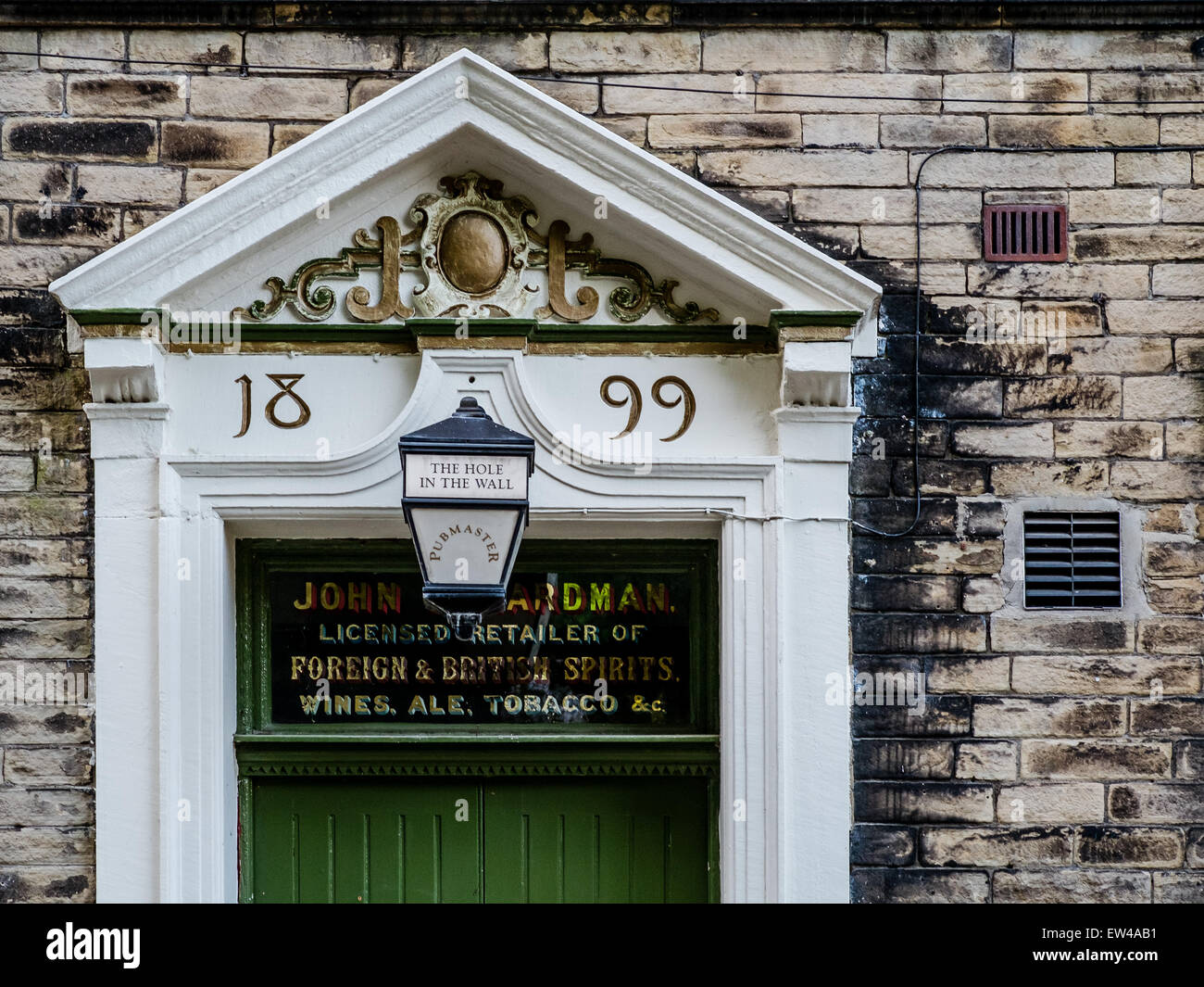 Ingresso ex Foro nella parete pub, Hebden Bridge, West Yorkshire. Foto Stock