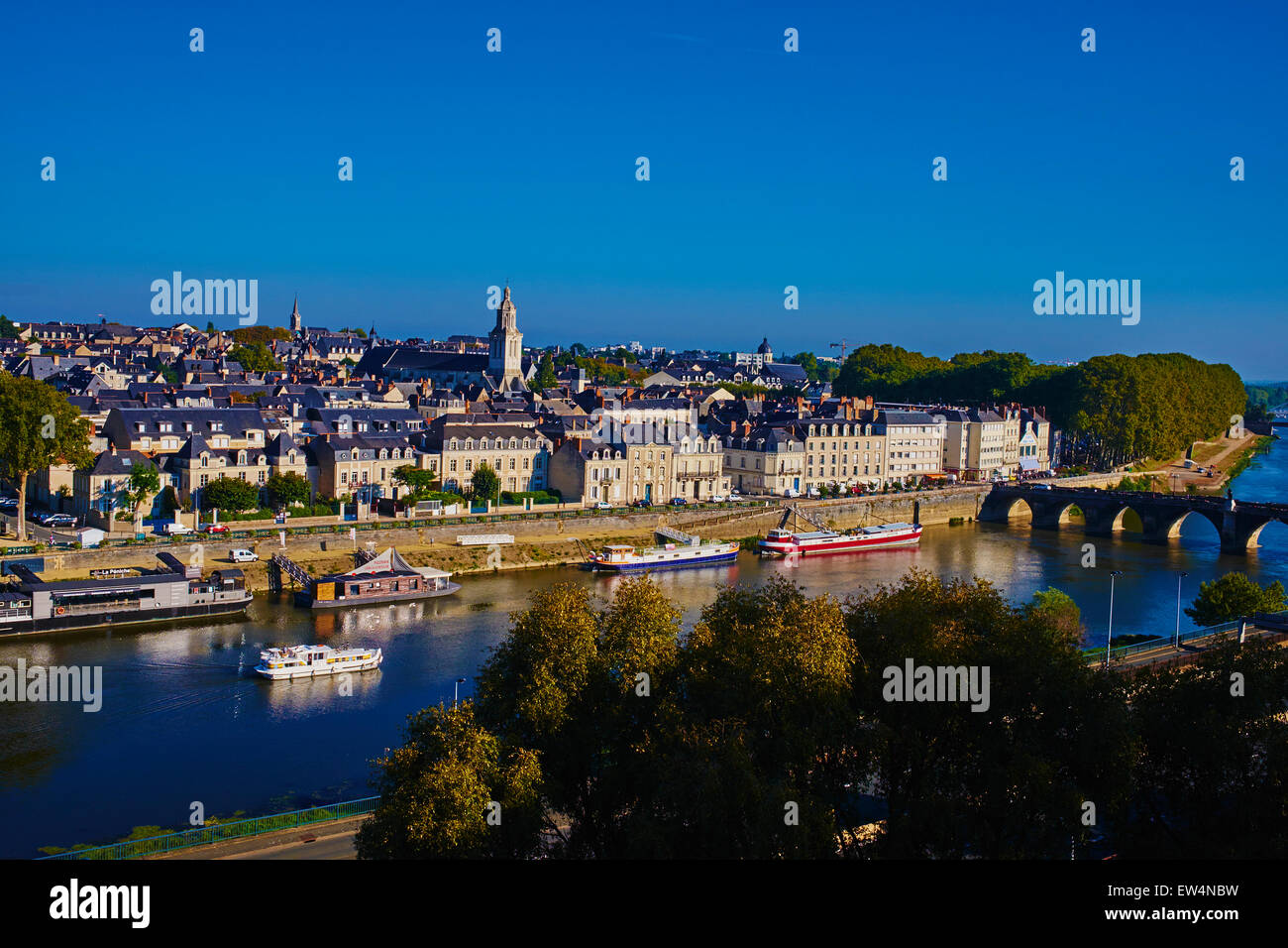 Francia, Maine-et-Loire, Angers, la città sul fiume Maine bank Foto Stock