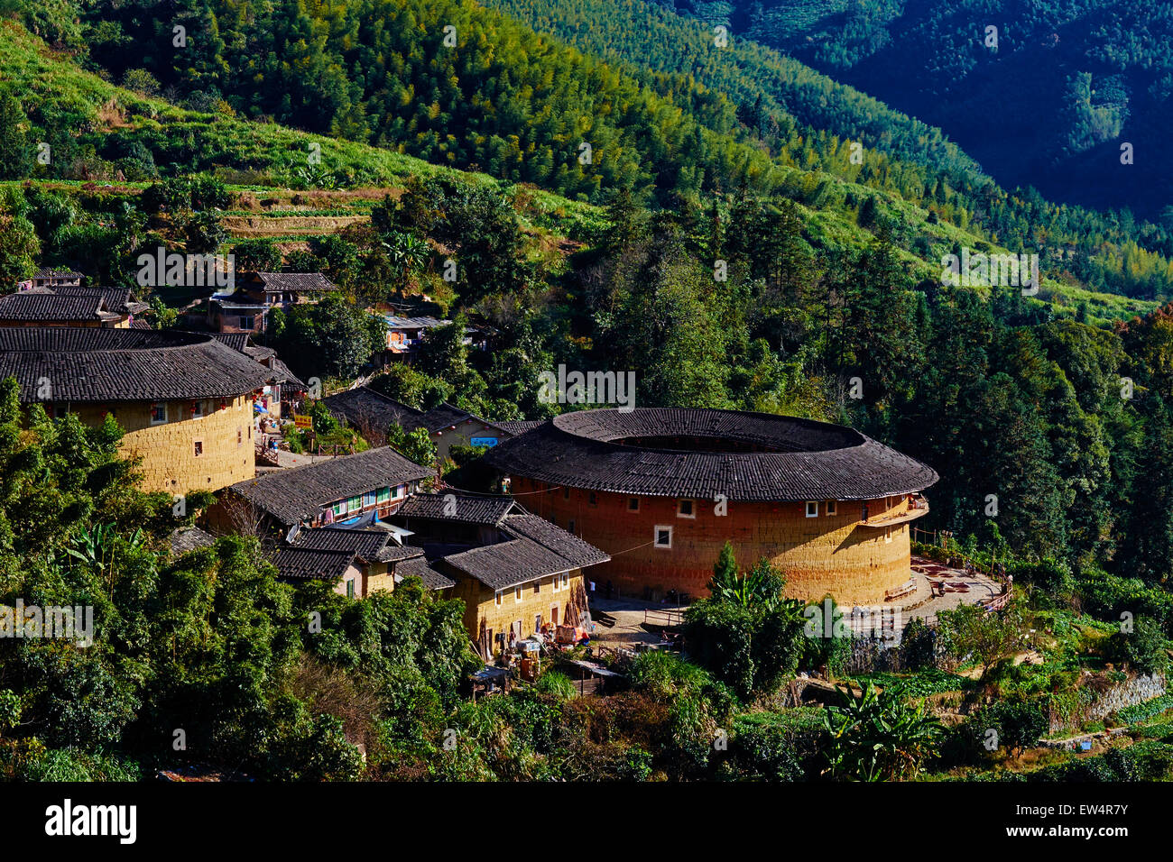 Cina, provincia del Fujian, Tian Luokeng village, Tulou casa di fango. ben noto come Hakka Tulou regione, nel Fujian. Nel 2008, l'UNESCO Foto Stock