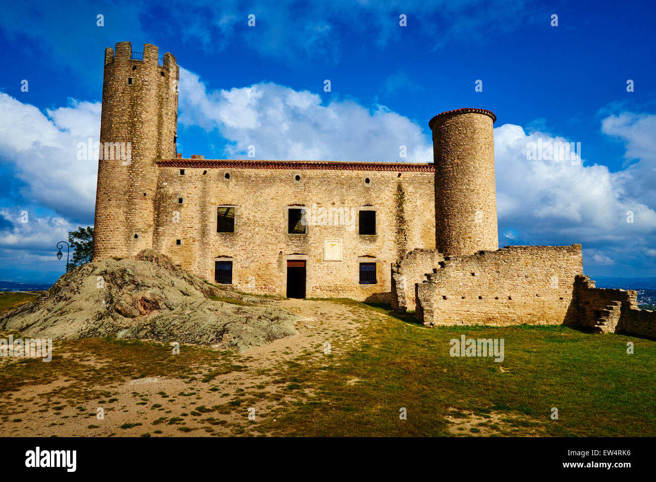 Francia, Loire, villaggio di Chambles, Essalois castello sopra la Valle della Loira Foto Stock