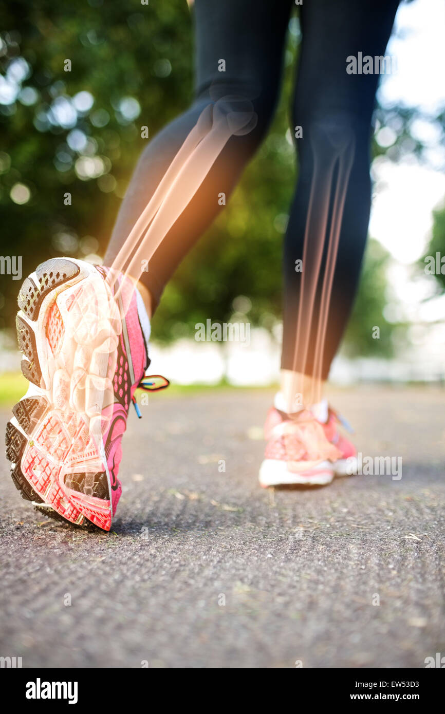 Evidenziate le ossa del piede del jogging donna Foto Stock
