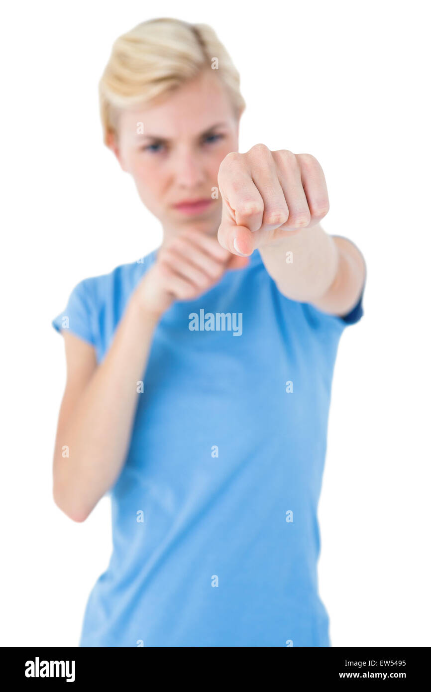 Stern donna bionda puntando con il dito Foto Stock