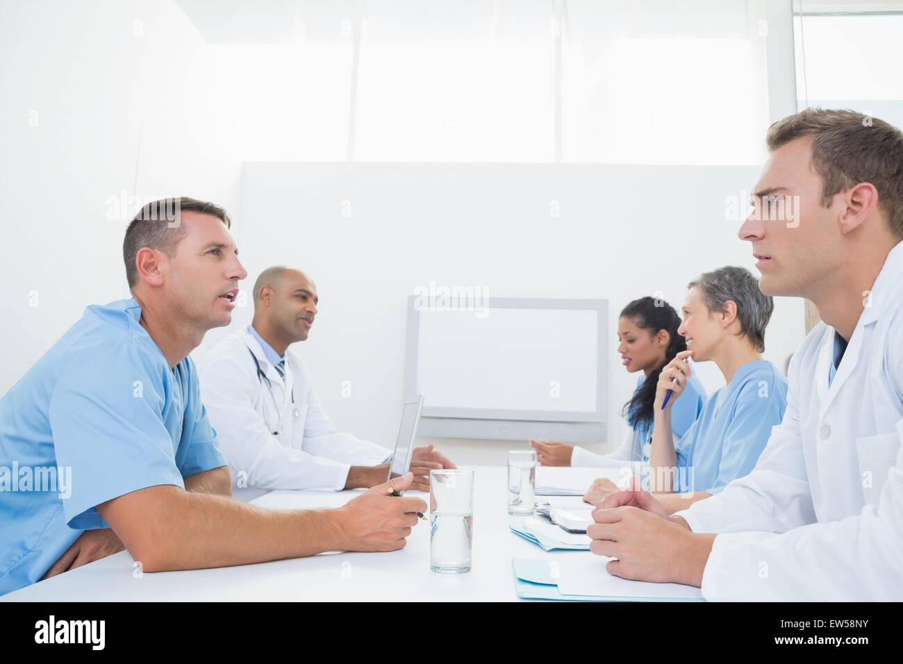 Team di medici aventi una riunione Foto Stock