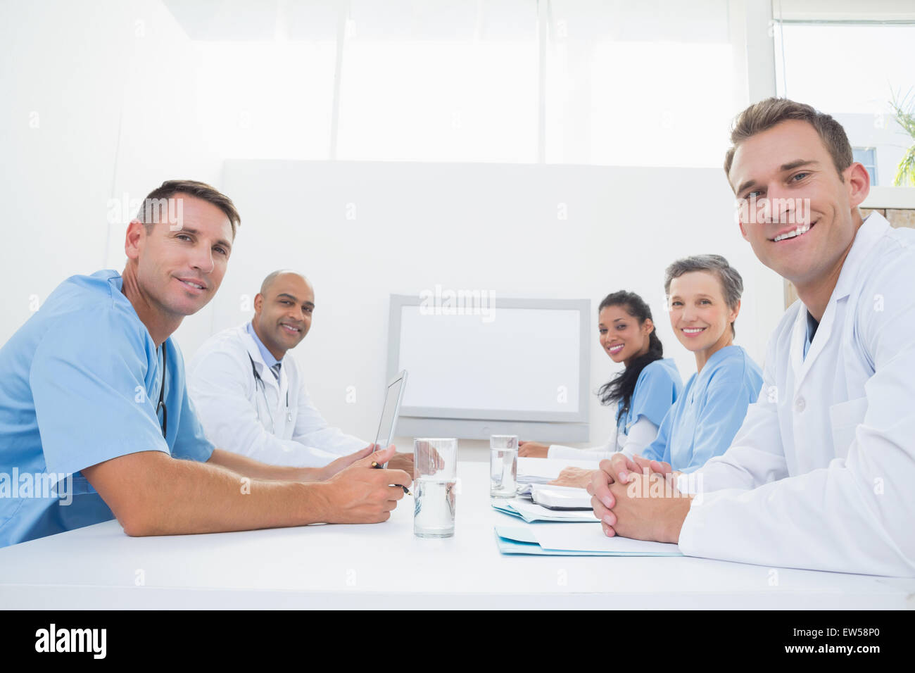 Team di medici aventi una riunione Foto Stock