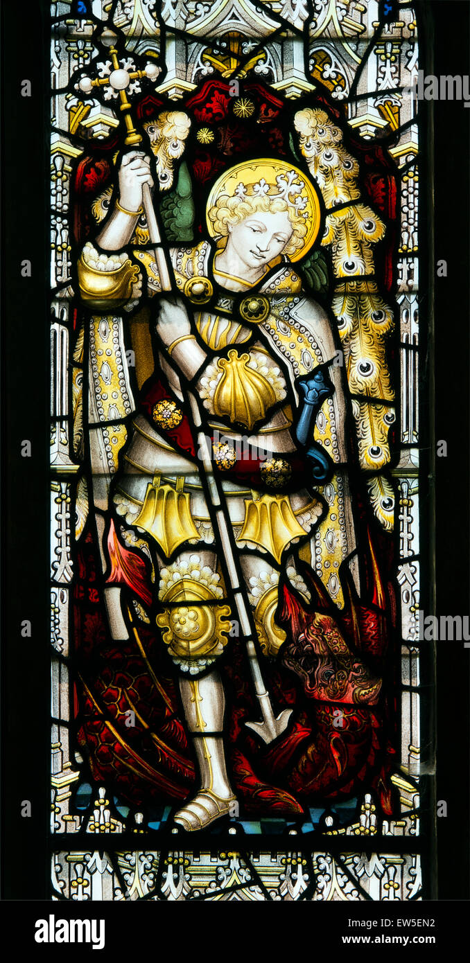 San Michele in vetro colorato, Santa Maria Vergine Chiesa, East Haddon, Northamptonshire, England, Regno Unito Foto Stock