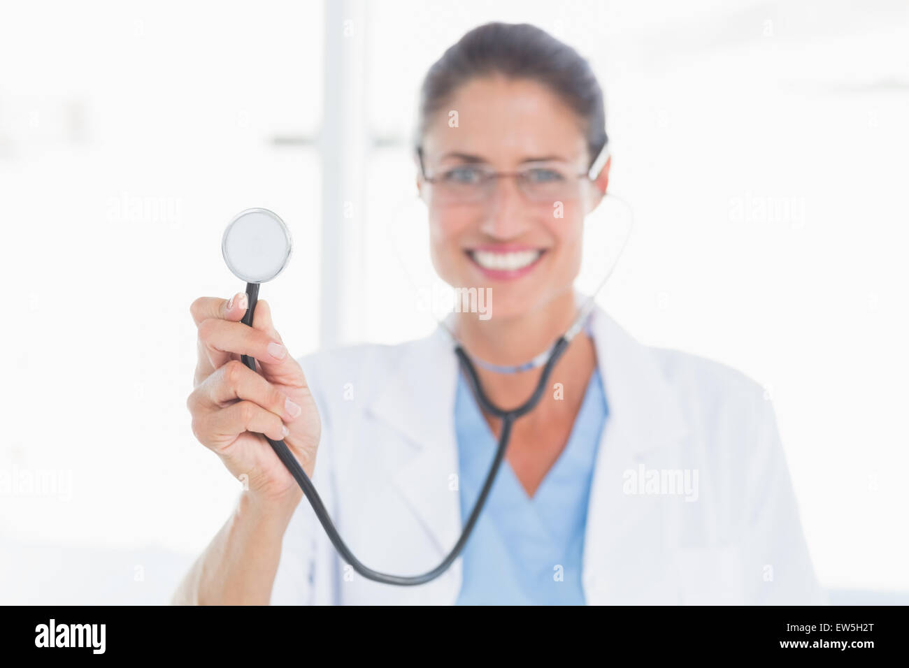 Immagini sfocate di un medico di sesso femminile Foto Stock