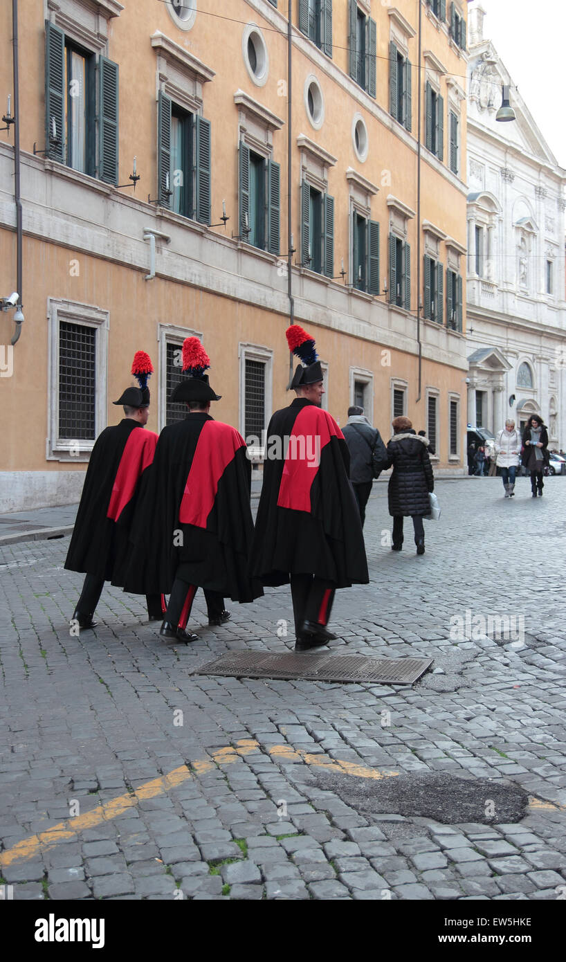 Roma, Italia - 5 dicembre 2012: Carabinieri italiani di polizia militare in uniforme di parata. Carabinieri corps è un simbolo Foto Stock