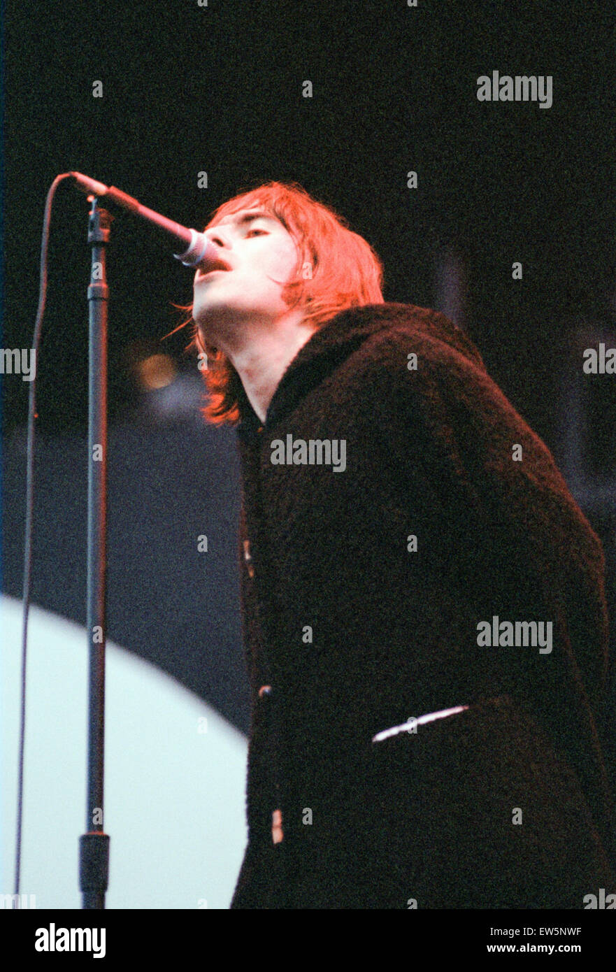 1996 Oasi, il gruppo di musica, eseguendo o stadio, Balloch Castle Country Park Balloch, Loch Lomond, nel West Dunbartonshire, Scozia, domenica 4 agosto 1996. Liam Gallagher. Foto Stock