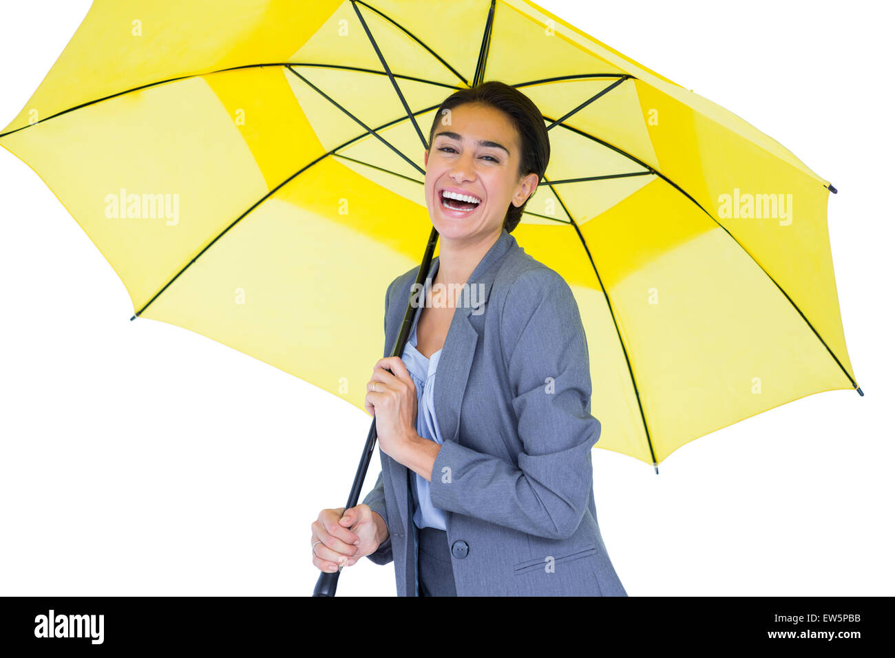 Sorridente imprenditrice rifugiandosi sotto ombrellone Foto Stock
