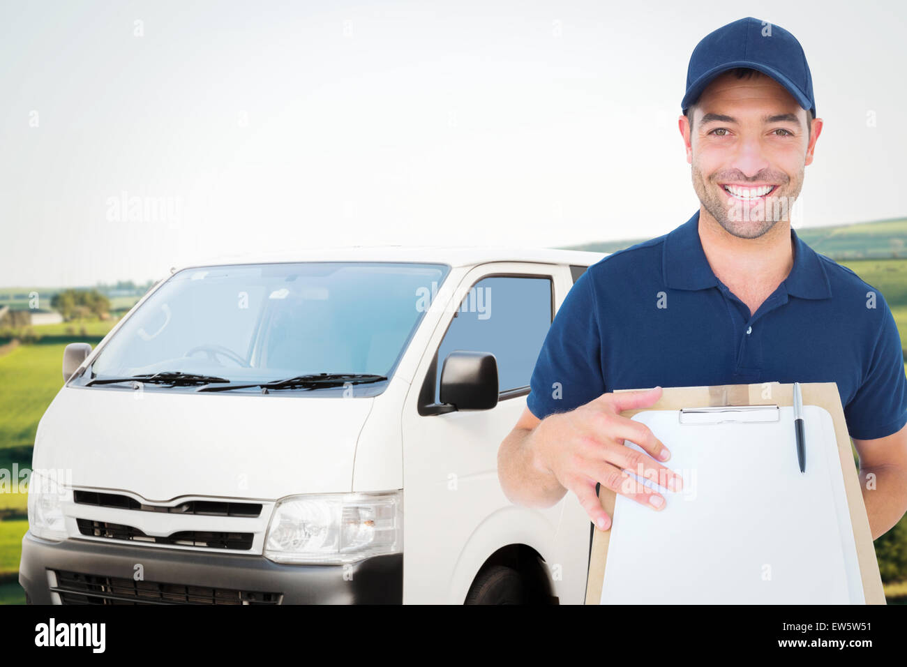 Immagine composita di consegna felice l'uomo con il pacchetto e appunti Foto Stock