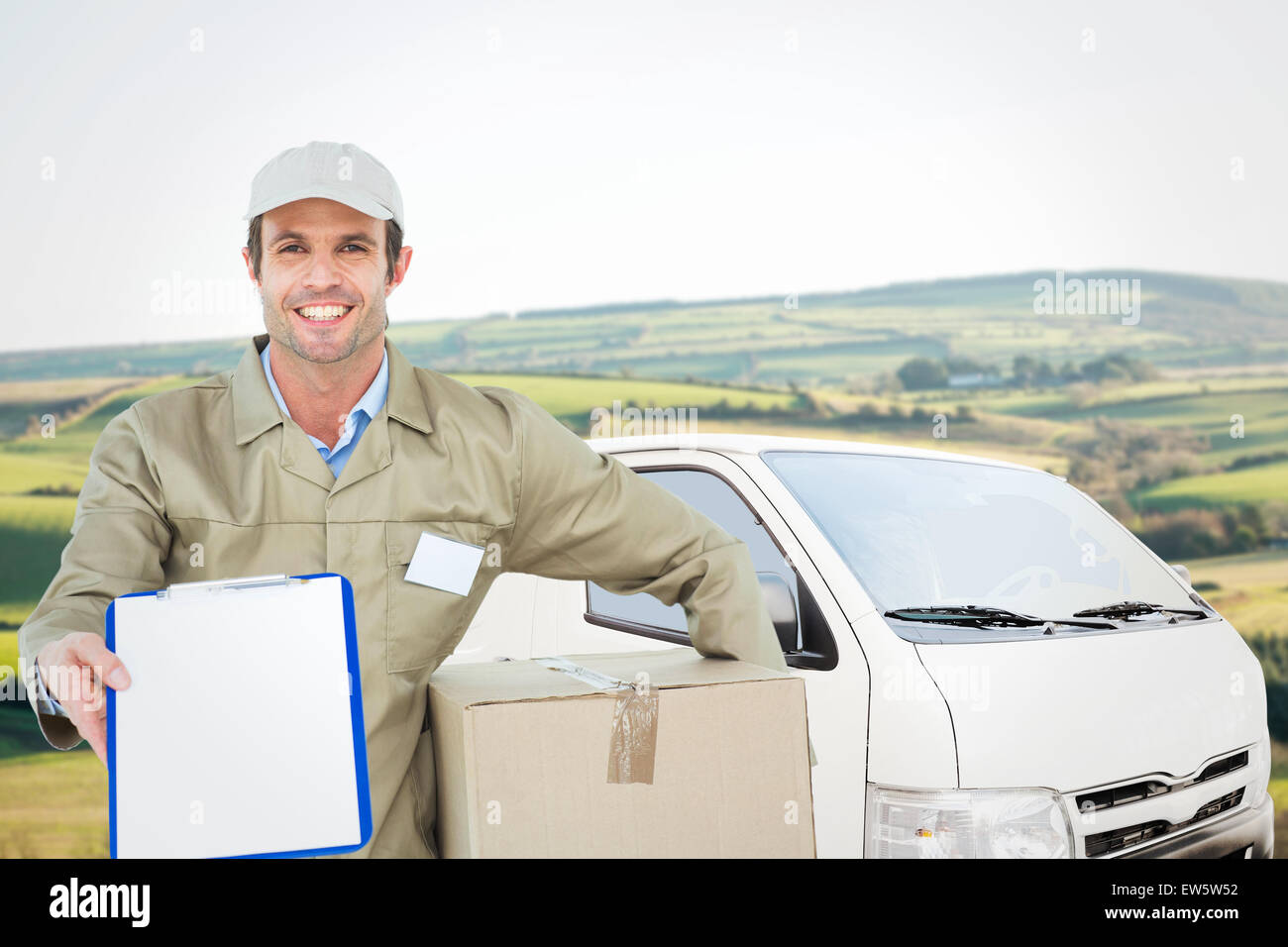Immagine composita di felice uomo consegna con box che mostra negli appunti Foto Stock