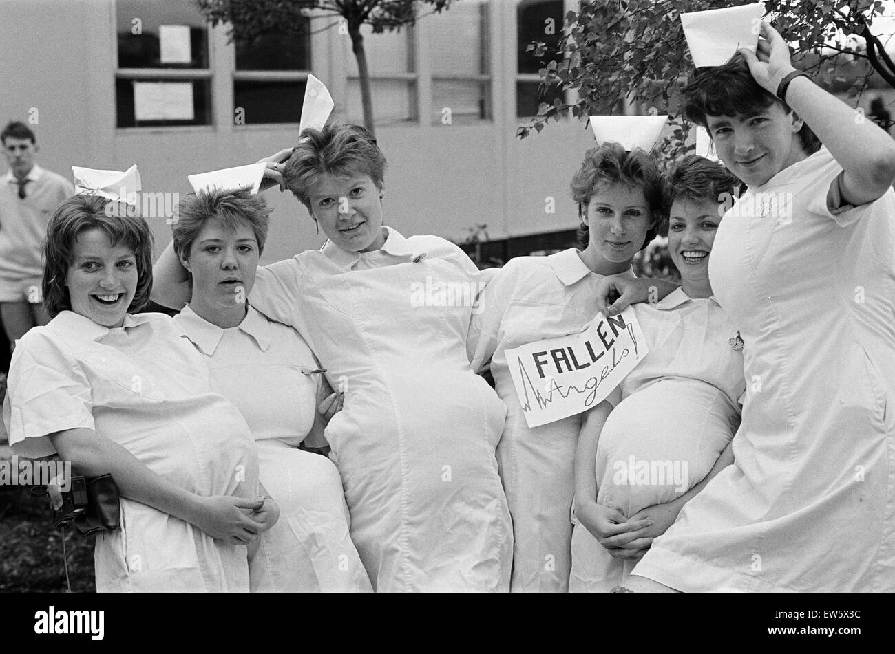 Gli studenti di St Mary's Sixth Form College, Middlesbrough, prendere parte a fun run, 11 maggio 1987. Foto Stock