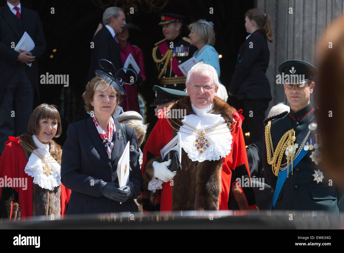 Londra, Regno Unito. Il 18 giugno 2015. Ospiti di lasciare il Servizio Nazionale per commemorare il duecentesimo anniversario della battaglia di Waterloo presso la Cattedrale di St Paul. Credito: OnTheRoad/Alamy Live News Foto Stock