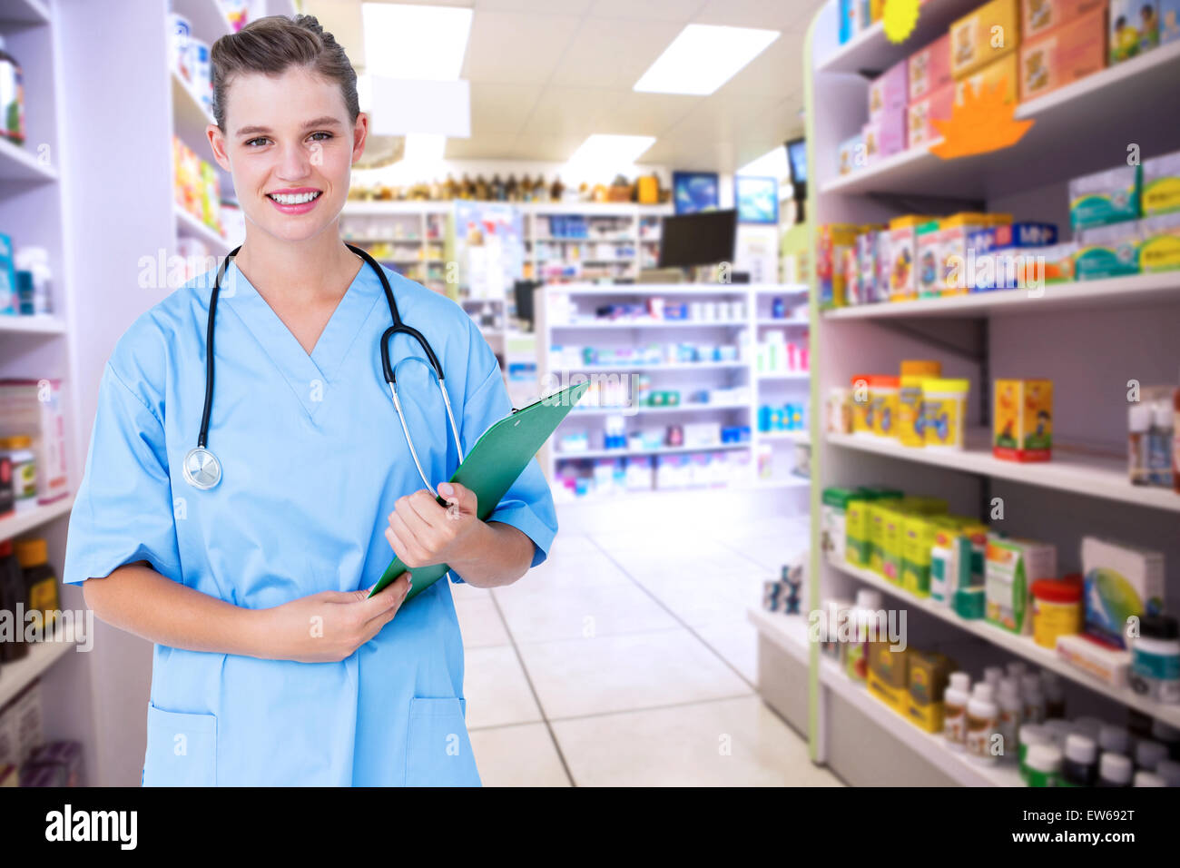 Immagine composita di infermiera sorridente holding negli appunti Foto Stock