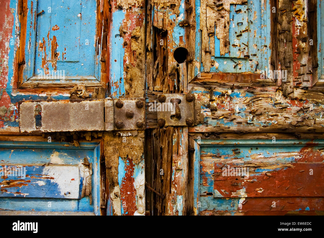 Un colorato porta abbandonati in Puerto Rico. Foto Stock