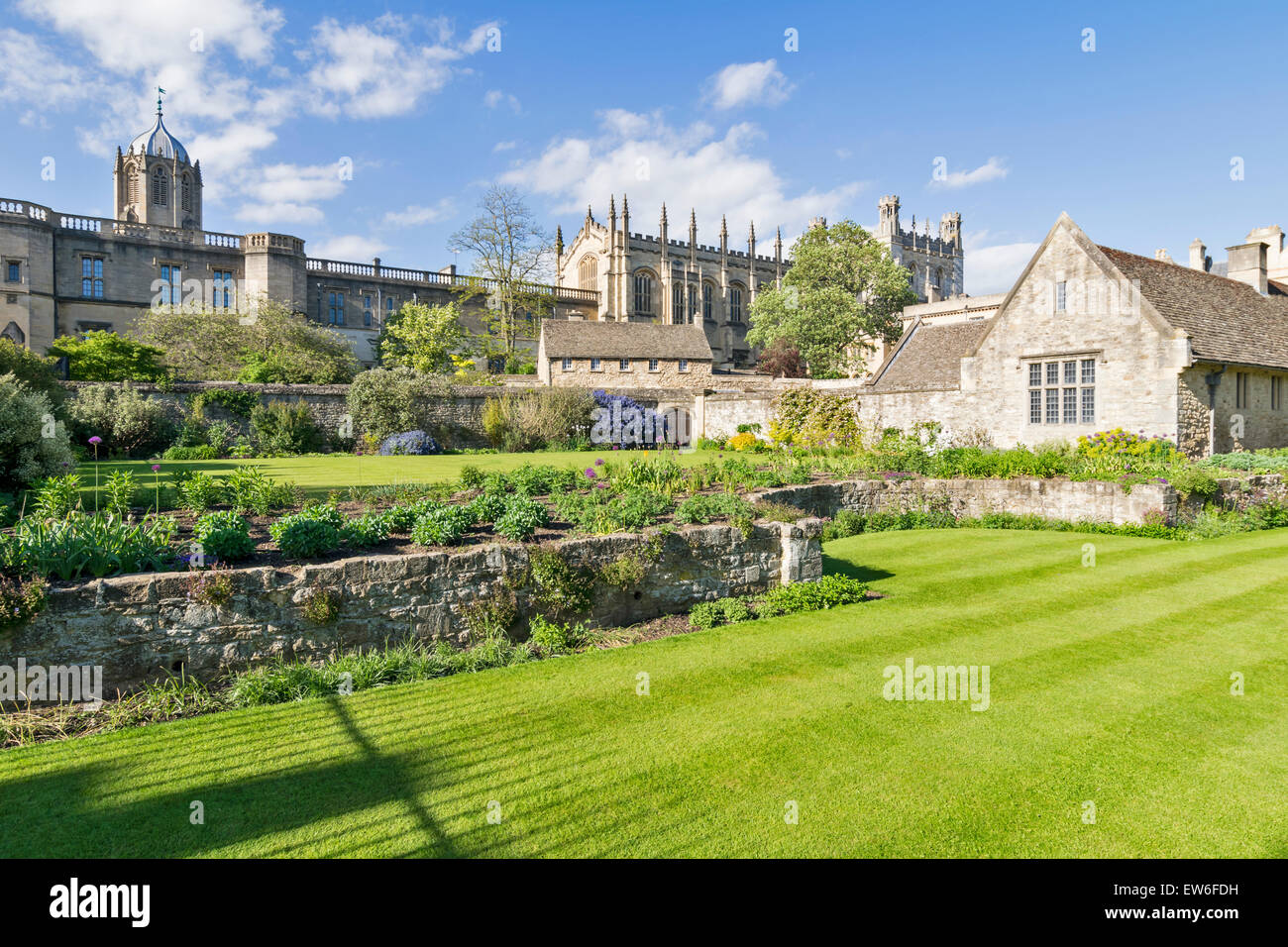 La città di Oxford Christ Church College GARDENS dominata dalla cattedrale Foto Stock