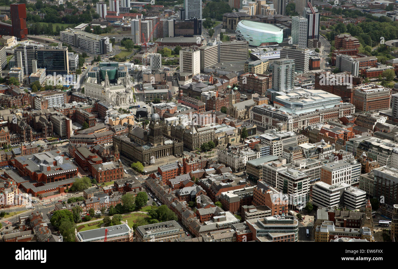 Vista aerea di Leeds Town Hall e la Headrow, Leeds City Centre, Regno Unito Foto Stock